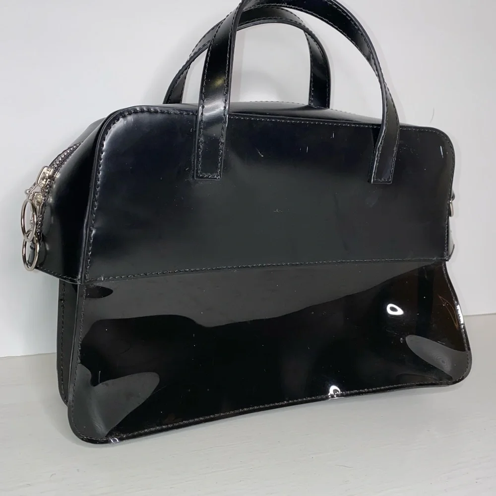 KARA WOMEN’S PURSE SMOKE PINCH BRICK SATCHEL -BLACK
